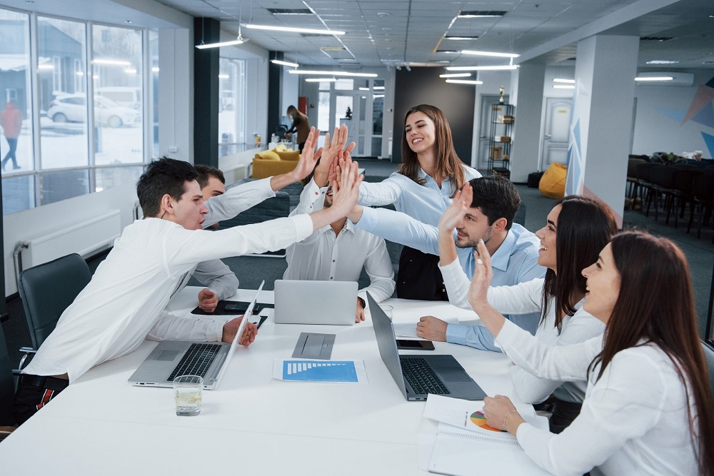 8 de cada 10 peruanos son felices en sus lugares de trabajo, dice estudio